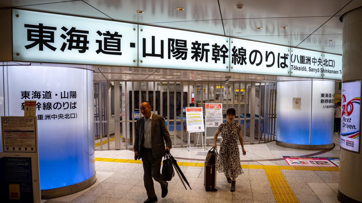 Diterjang Badai Shanshan, Layanan Kereta Cepat Shinkansen Ditangguhkan