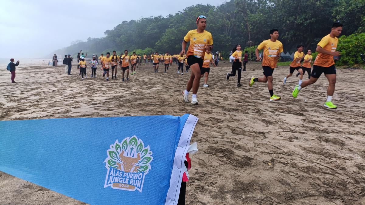 Serunya Berlari Susuri Hutan dan Pantai di Alas Purwo Jungle Run Banyuwangi 2024