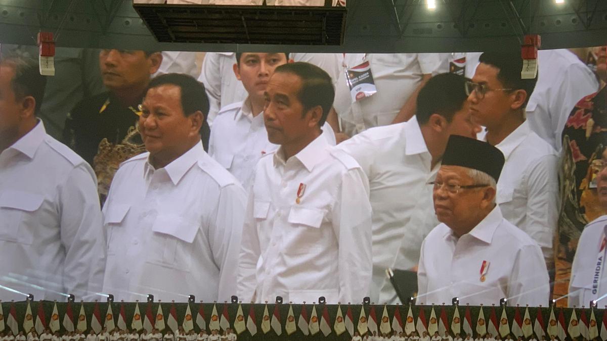 Berkemeja Putih, Jokowi-Ma’ruf Amin Hadiri Rapimnas Gerindra