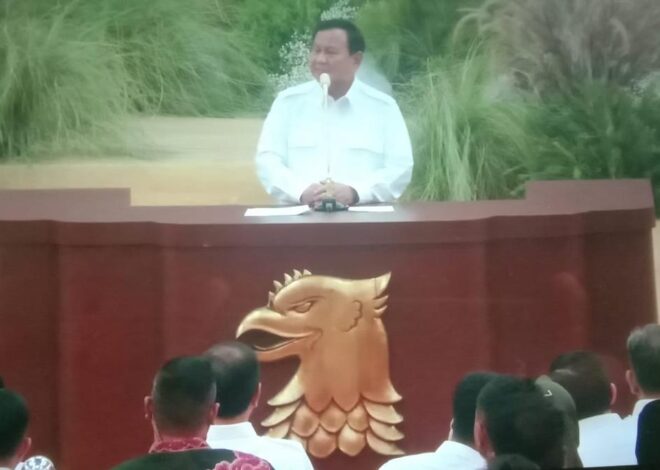 Prabowo Sentil Orang Pintar hingga Profesor yang Banyak Bicara di Podcast