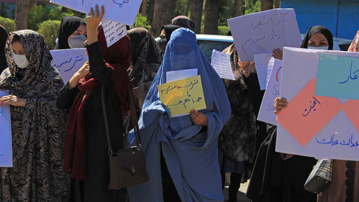 Taliban Larang Suara dan Wajah Telanjang Perempuan Afghanistan