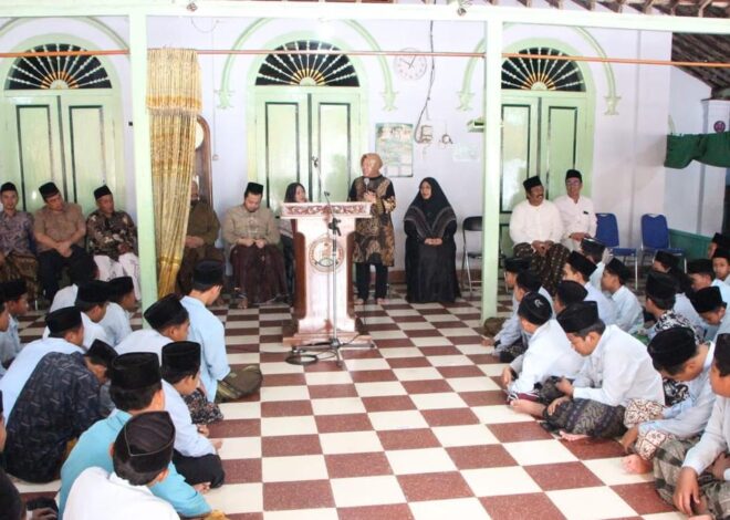 Sowan ke Ponpes Mambaul Hikam Blitar, Cagub Risma Ingin Kesejahteraan Ustaz dan Santri Meningkat