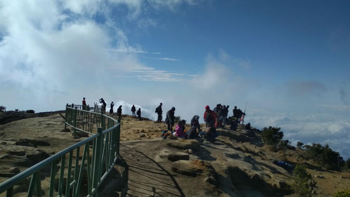 Mengungkap Keindahan Tersembunyi Gunung Ciremai hingga Dijuluki Atap Jawa Barat