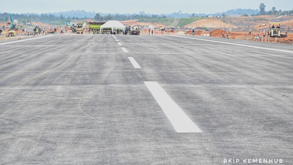 Pakai Pesawat Jet, Menhub Lakukan Uji Coba Pendaratan di Bandara IKN