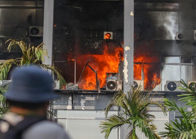 Top 3 News: Gedung Bakamla RI Kebakaran, Api Meluas di Bagian Atap