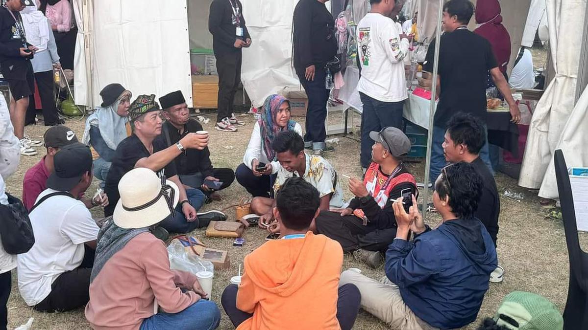 Cagub NTB Lalu Muhammad Iqbal Dengar Curhatan Pedagang UMKM di MotoGP Mandalika