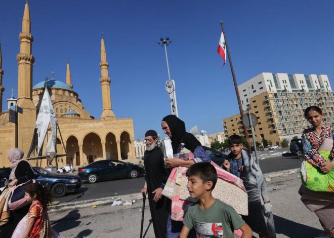 Hindari Serangan Israel, Pengungsi Penuhi Pinggir Jalan dan Ruang Terbuka Kota Lebanon
