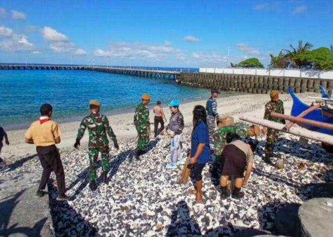 Aksi Bersih Pantai di Pulau Miangas Ujung Utara Indonesia, Menyambut HUT TNI