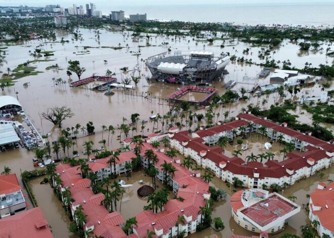 Kembali Menguat, Banjir Akibat Terjangan Badai John Rendam Acapulco Meksiko