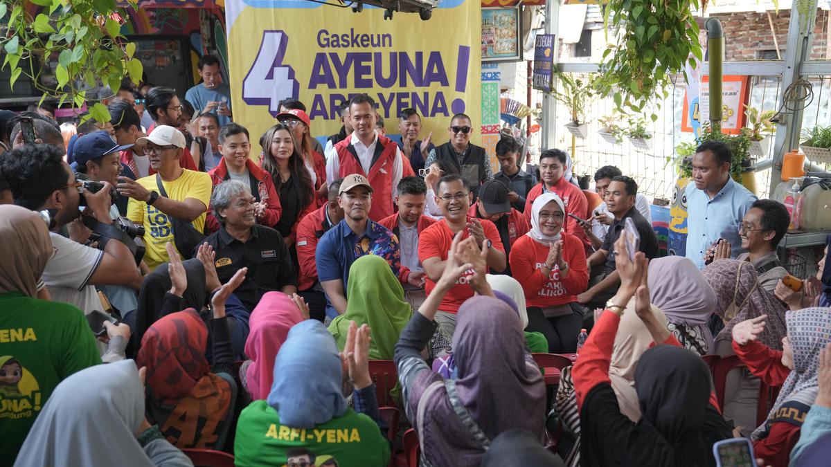 Temani Calon Wali Kota Bandung Blusukan, Kaesang Disambut Meriah Warga