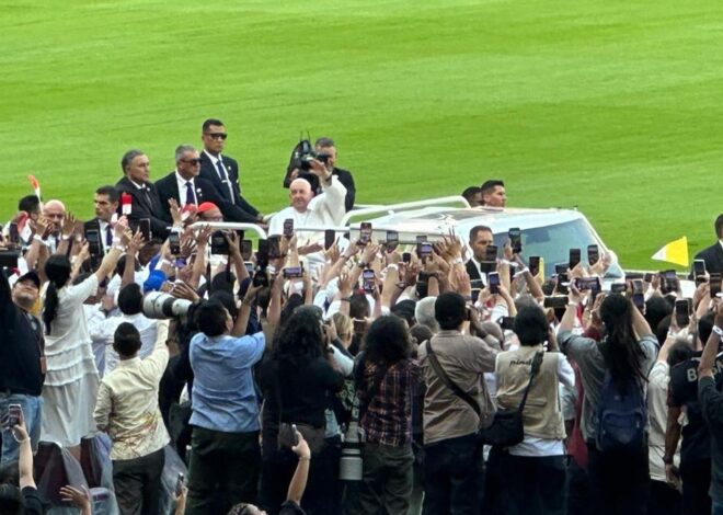Serba-serbi Misa Akbar Paus Fransiskus di Stadion Utama Gelora Bung Karno