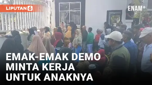 VIDEO: Anaknya Nganggur, Ratusan Ibu-ibu Demo Minta Kerja di Kantor Pemda