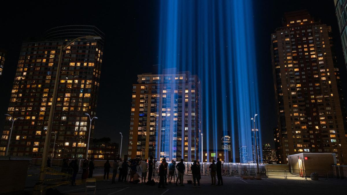 Jelang Peringatan 23 Tahun Tragedi 9/11, Tribute in Light Diuji Coba