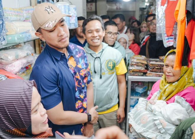 Ketum PSI Temani Paslon Bupati Bandung Barat Blusukan ke Pasar Panorama Lembang