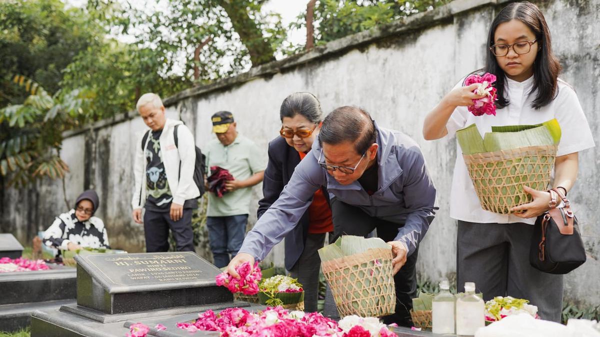 Pramono Ziarah ke Makam Ayah-Ibu Tercinta di Pasarean Pendawa Yogyakarta