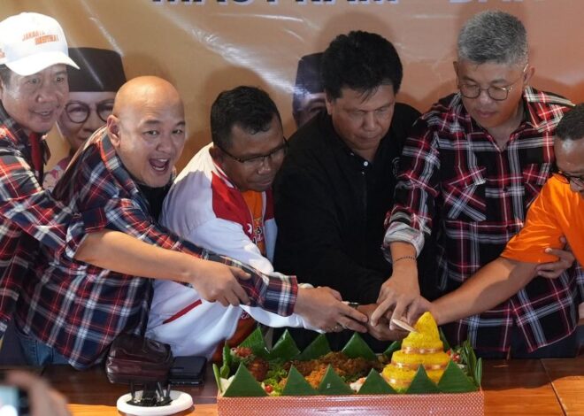 Potong Tumpeng, Ahokers-Anak Abah Bersatu Menangkan Pramono-Rano Satu Putaran