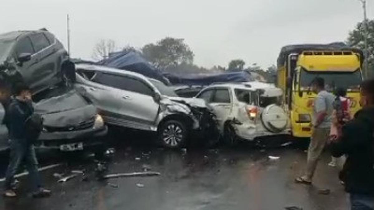 Diduga Picu Tabrakan Beruntun di Tol Cipularang, Sopri Truk Trailer Diamankan Polisi