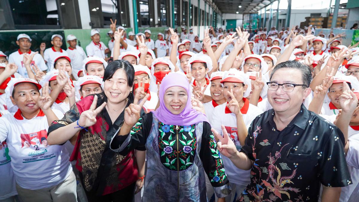 Khofifah Didukung Ribuan Buruh AIM Biskuit Sidoarjo di Pilgub Jatim