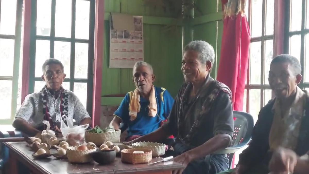 Masyarakat Adat NTT Gelar Ritual Sakral ‘Tito Bado Odong Gahu’ Minta Perlindungan Leluhur dari Amuk Murka Gunung Lewotobi