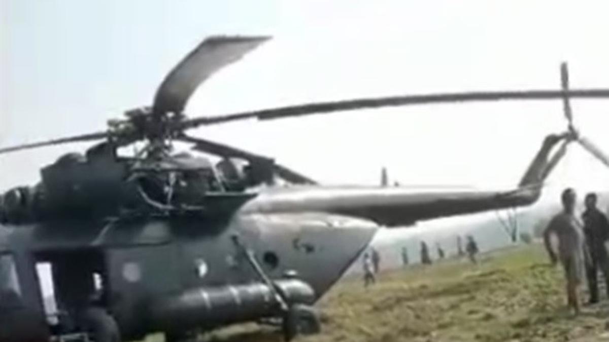 Helikopter TNI AD Mendarat Darurat di Persawahan Blora Gara-Gara Gangguan Mesin